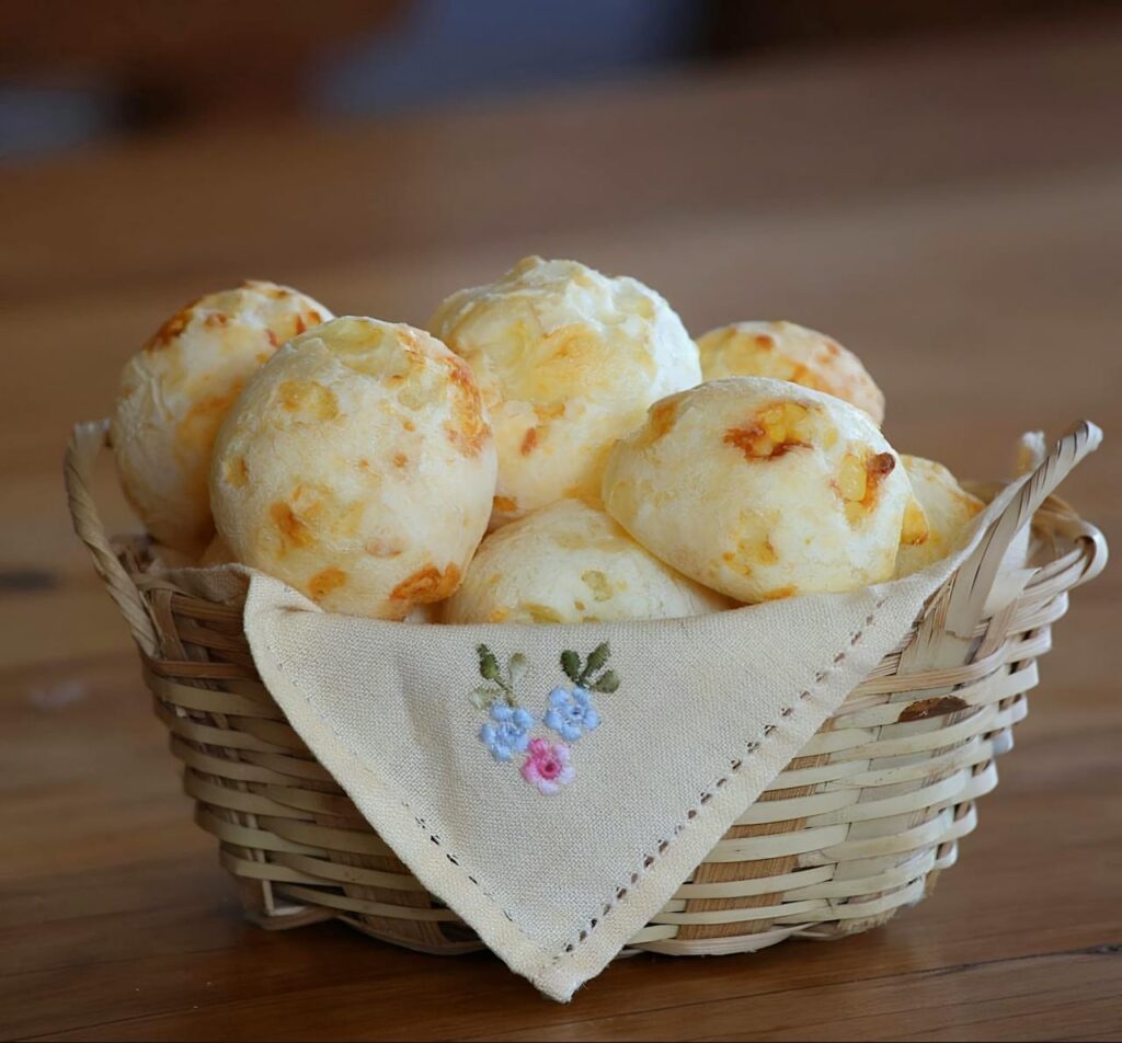 receitas sem glúten pão de queijo na cesta