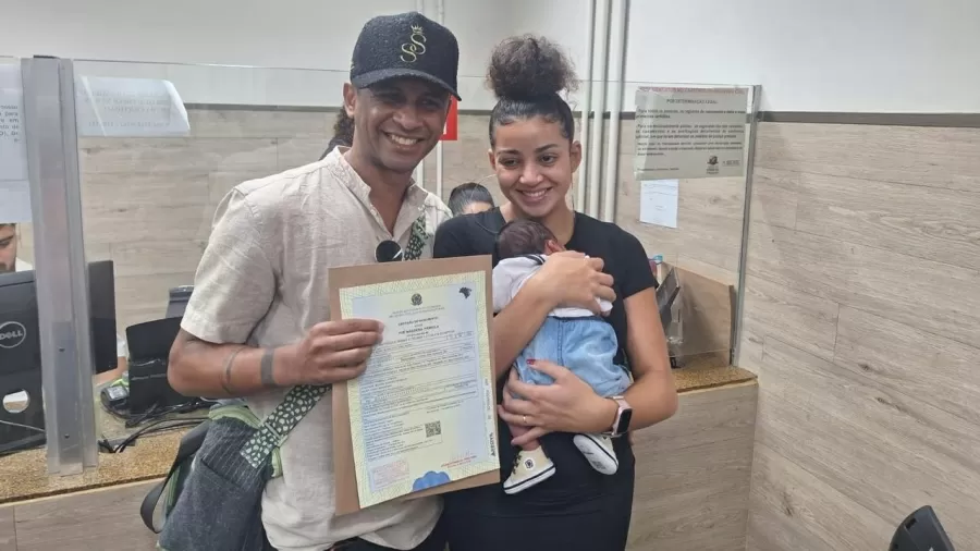 Casal finalmente consegue registrar o filho com o nome Piiê. Imagem: Reprodução/ Arquivo Pessoal