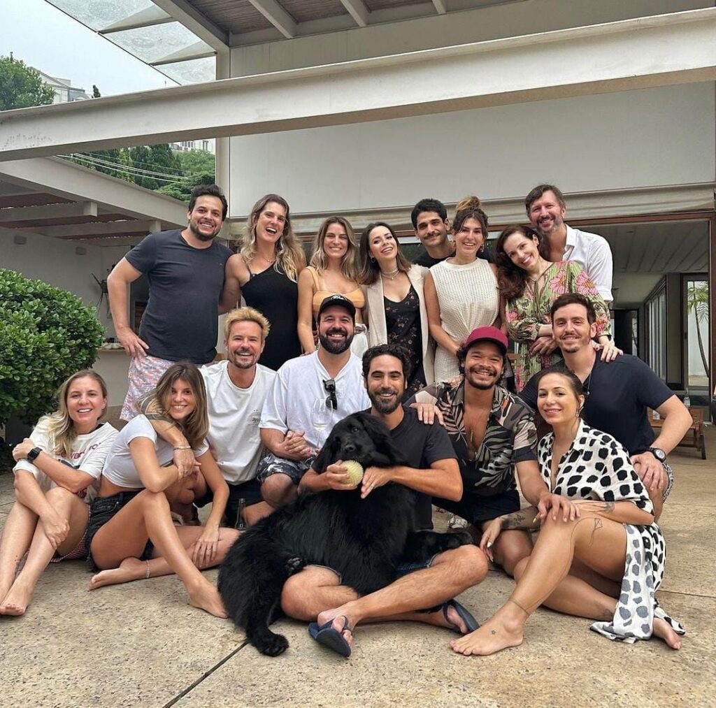 O reencontro do elenco de Sandy & Junior revive memórias inesquecíveis. Imagem: Instagram/ Vilhenap