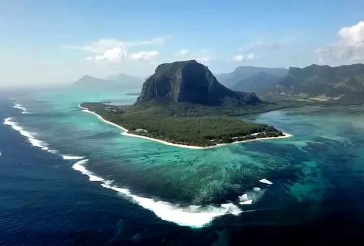  Cachoeira submersa no ecossistema marinho. Imagem: Reprodução/Youtube